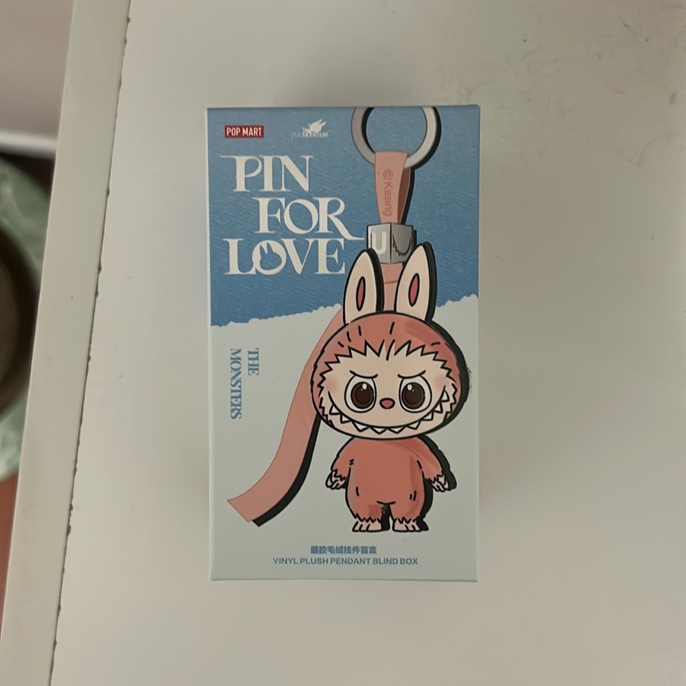 Popmart pin for love (N-Z)
